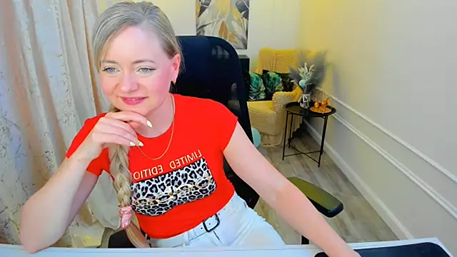 Snapshot of CharlotteKerti chatting on June 3, 2:33 pm CharlotteKerti online show from June 3, 2:33 pm