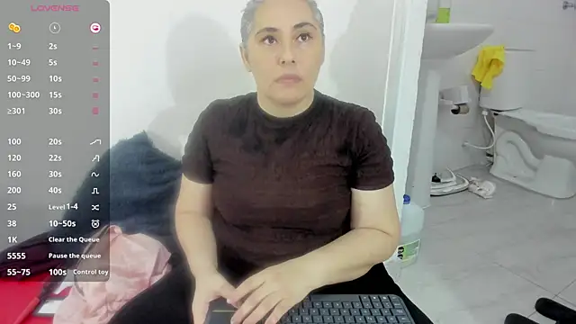 Snapshot of mature_gold1 chatting on April 25, 12:30 pm mature gold1 online show from April 25, 12:30 pm