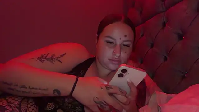 Snapshot of MissSophhh chatting on February 10, 10:25 pm MissSophhh online show from February 10, 10:25 pm