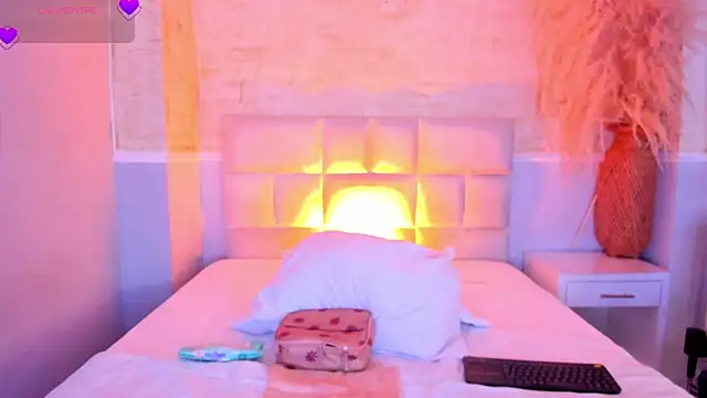 valeriekhaleesi online show from April 9, 8:14 pm