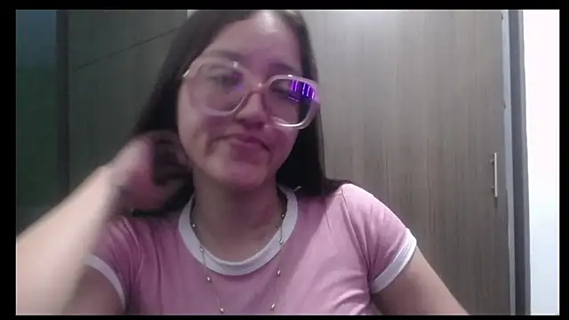 Snapshot of sheryl_25 chatting on March 1, 4:03 am sheryl 25 online show from March 1, 4:03 am