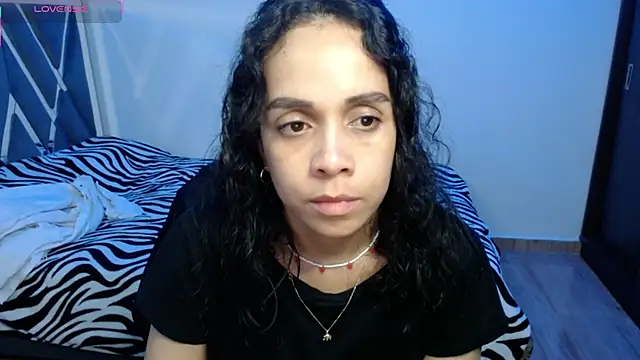 Snapshot of paula_lopez__ chatting on March 4, 1:00 am paula lopez online show from March 4, 1:00 am