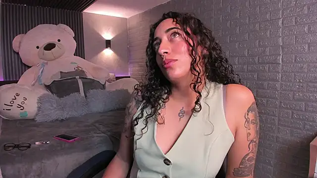 Snapshot of Magic_ivone chatting on February 10, 11:36 am Magic ivone online show from February 10, 11:36 am