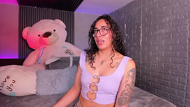 Snapshot of Magic_ivone chatting on February 11, 11:59 am Magic ivone online show from February 11, 11:59 am