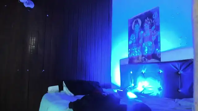 Snapshot of megan_and_jayram chatting on February 21, 3:29 am megan and jayram online show from February 21, 3:29 am