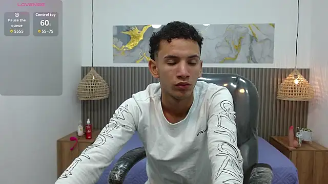 Snapshot of JDWhite18 chatting on February 21, 4:35 am JDWhite18 online show from February 21, 4:35 am