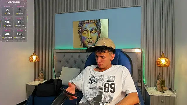 Snapshot of JDWhite18 chatting on July 10, 12:59 am JDWhite18 online show from July 10, 12:59 am