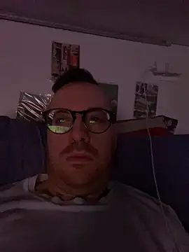 Snapshot of io1Elian chatting on May 21, 7:21 pm io1Elian online show from May 21, 7:21 pm
