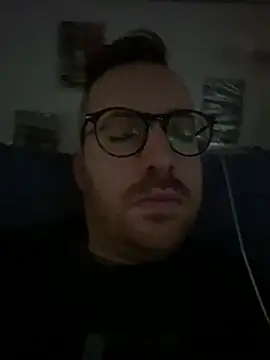 Snapshot of io1Elian chatting on May 25, 3:29 pm io1Elian online show from May 25, 3:29 pm