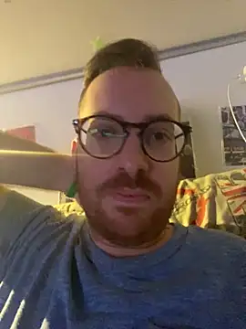 Snapshot of io1Elian chatting on May 30, 7:55 pm io1Elian online show from May 30, 7:55 pm