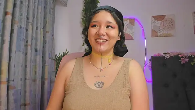 Snapshot of Sylvara_bx chatting on April 21, 12:55 pm Sylvara bx online show from April 21, 12:55 pm