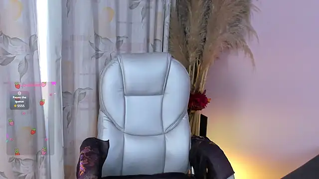 Snapshot of Sylvara_bx chatting on May 25, 1:06 pm Sylvara bx online show from May 25, 1:06 pm