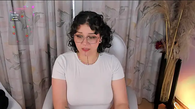 Snapshot of Sylvara_bx chatting on June 1, 12:07 pm Sylvara bx online show from June 1, 12:07 pm
