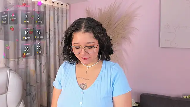 Snapshot of Sylvara_bx chatting on June 22, 12:13 pm Sylvara bx online show from June 22, 12:13 pm