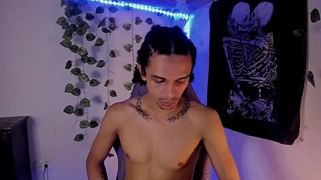 Snapshot of Aaron_Hopper chatting on February 8, 1:25 pm Aaron Hopper online show from February 8, 1:25 pm