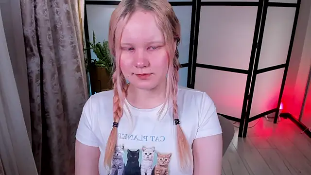 Snapshot of AnnieVibe chatting on April 30, 5:41 pm AnnieVibe online show from April 30, 5:41 pm