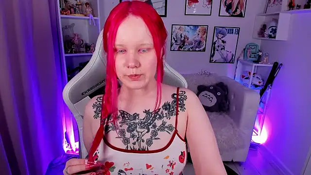 Snapshot of AnnieVibe chatting on May 4, 5:31 pm AnnieVibe online show from May 4, 5:31 pm