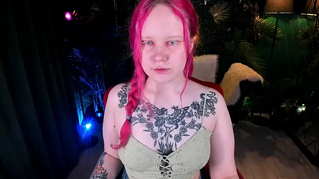 Snapshot of AnnieVibe chatting on June 3, 5:40 pm AnnieVibe online show from June 3, 5:40 pm