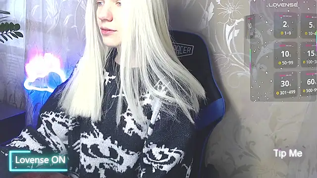 Snapshot of Shiny_Victoria chatting on April 23, 8:13 am Shiny Victoria online show from April 23, 8:13 am