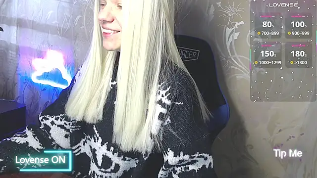 Snapshot of Shiny_Victoria chatting on April 24, 7:11 am Shiny Victoria online show from April 24, 7:11 am