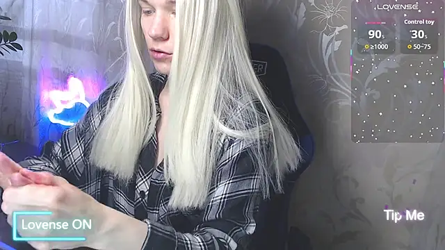 Snapshot of Shiny_Victoria chatting on April 30, 7:58 am Shiny Victoria online show from April 30, 7:58 am