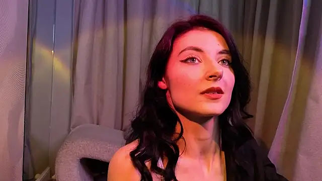 NicoleLuxe online show from April 9, 7:19 pm