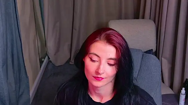 NicoleLuxe online show from May 12, 6:27 pm
