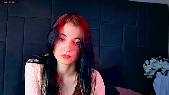 NicoleLuxe online show from May 15, 6:04 pm