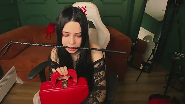 Snapshot of madam_inferno chatting on February 6, 1:36 pm madam inferno online show from February 6, 1:36 pm