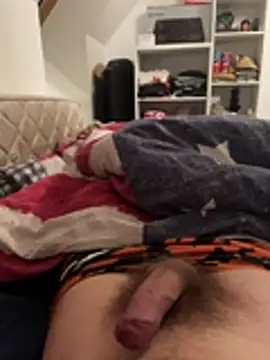 Snapshot of Enzo_2763 chatting on February 2, 5:39 am Enzo 2763 online show from February 2, 5:39 am