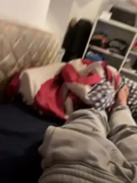 Snapshot of Enzo_2763 chatting on February 12, 5:41 pm Enzo 2763 online show from February 12, 5:41 pm