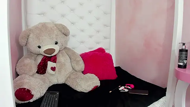 Snapshot of dirtyplayluna_ chatting on February 11, 12:43 pm dirtyplayluna online show from February 11, 12:43 pm