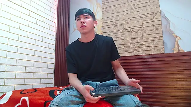 Snapshot of massimoferrera303av chatting on February 2, 9:24 pm massimoferrera303av online show from February 2, 9:24 pm