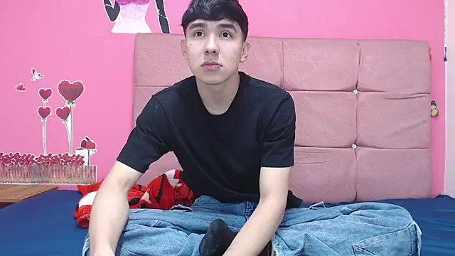 Snapshot of massimoferrera303av chatting on February 17, 5:19 pm massimoferrera303av online show from February 17, 5:19 pm