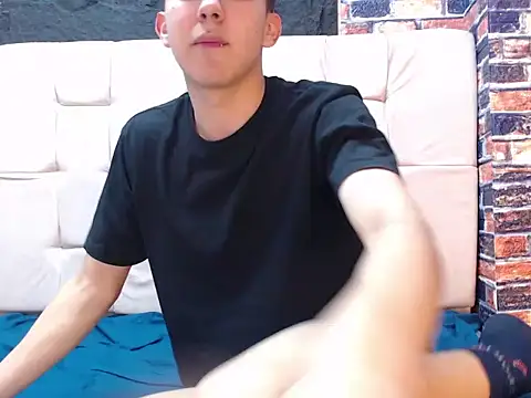 Snapshot of massimoferrera303av chatting on February 24, 7:34 pm massimoferrera303av online show from February 24, 7:34 pm