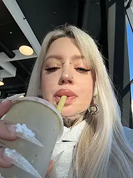 Snapshot of Chiibi chatting on February 7, 10:30 am Chiibi online show from February 7, 10:30 am