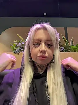 Snapshot of Chiibi chatting on February 8, 10:07 am Chiibi online show from February 8, 10:07 am