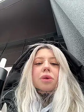 Snapshot of Chiibi chatting on February 16, 9:49 am Chiibi online show from February 16, 9:49 am