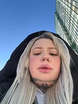 Snapshot of Chiibi chatting on February 23, 9:50 am Chiibi online show from February 23, 9:50 am