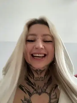 Snapshot of Chiibi chatting on March 1, 10:17 am Chiibi online show from March 1, 10:17 am