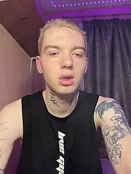 Snapshot of OskarMil chatting on February 24, 3:10 pm OskarMil online show from February 24, 3:10 pm