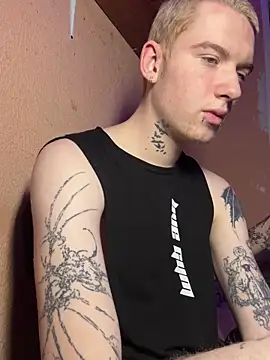 Snapshot of OskarMil chatting on February 26, 12:53 am OskarMil online show from February 26, 12:53 am