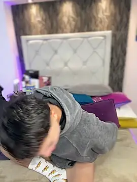 Samu Hott online show from February 4, 8:25 pm