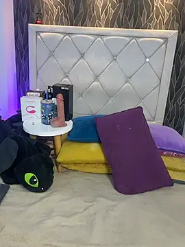 Samu Hott online show from April 9, 8:25 pm