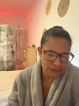 Snapshot of MelOnlyOf chatting on February 9, 5:17 pm MelOnlyOf online show from February 9, 5:17 pm