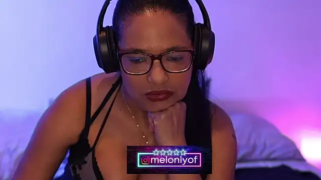 Snapshot of MelOnlyOf chatting on March 2, 11:00 pm MelOnlyOf online show from March 2, 11:00 pm