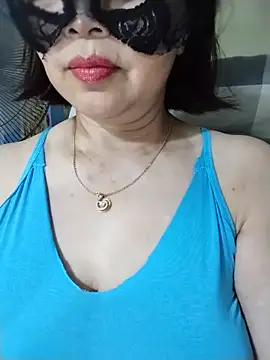 Snapshot of Lisant68 chatting on June 5, 7:36 am Lisant68 online show from June 5, 7:36 am