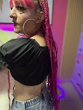 Snapshot of Karolaiin_LS chatting on February 15, 7:43 pm Karolaiin LS online show from February 15, 7:43 pm