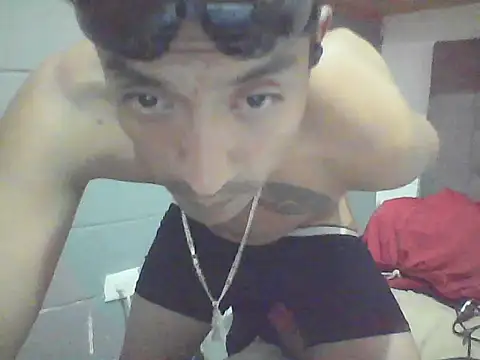 Snapshot of FierrudoMora777 chatting on May 18, 1:02 am FierrudoMora777 online show from May 18, 1:02 am