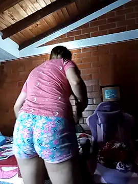 Snapshot of cristalprincess_ chatting on February 23, 1:36 am cristalprincess online show from February 23, 1:36 am